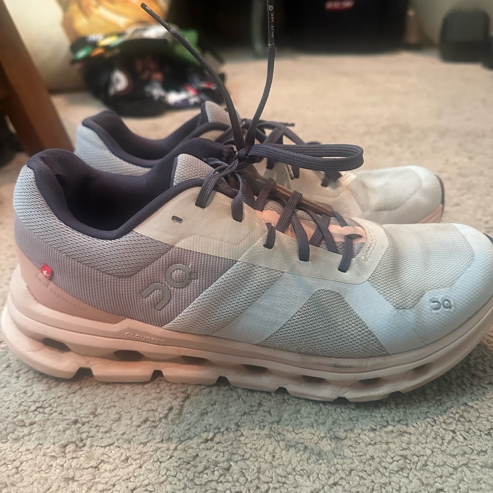 OnQ sneaker WOMENS 9